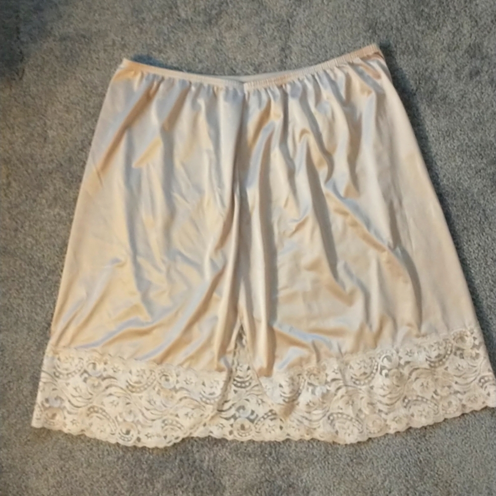Vanity Fair Size XL, 22-inch slip, Made in USA 🇱🇷